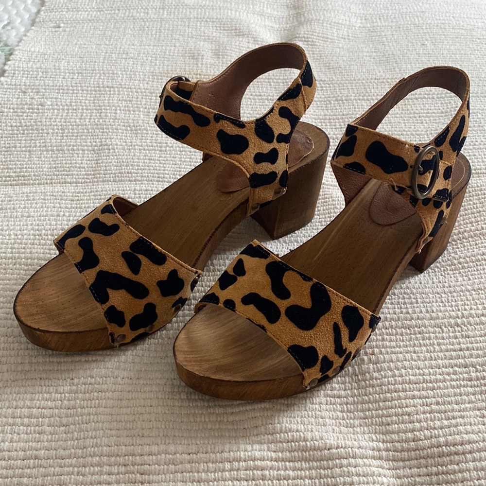 Strapy Sandals: Leopard Print! - image 1